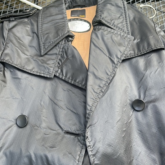 Fendi trench raincoat size 38. Hits at knee. - Picture 2 of 5